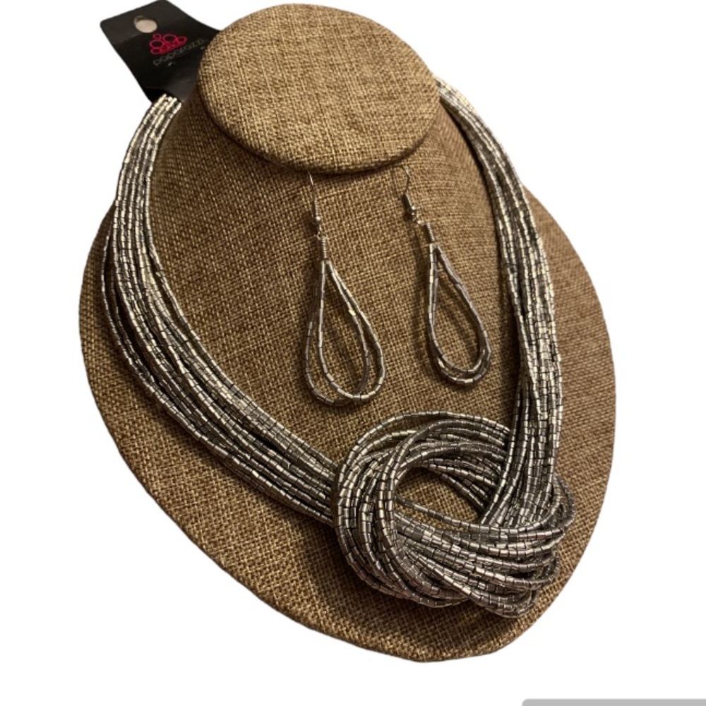 NWT Paparazzi silver beaded multi chained necklace and earring set.